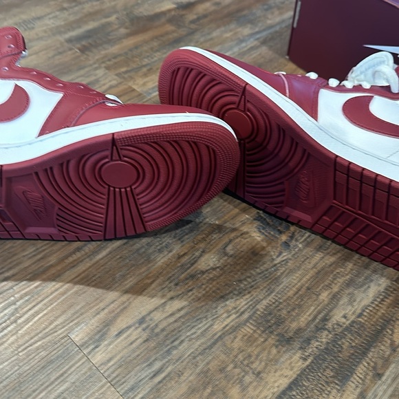 AIR JORDAN 1 Retro - Picture 6 of 9
